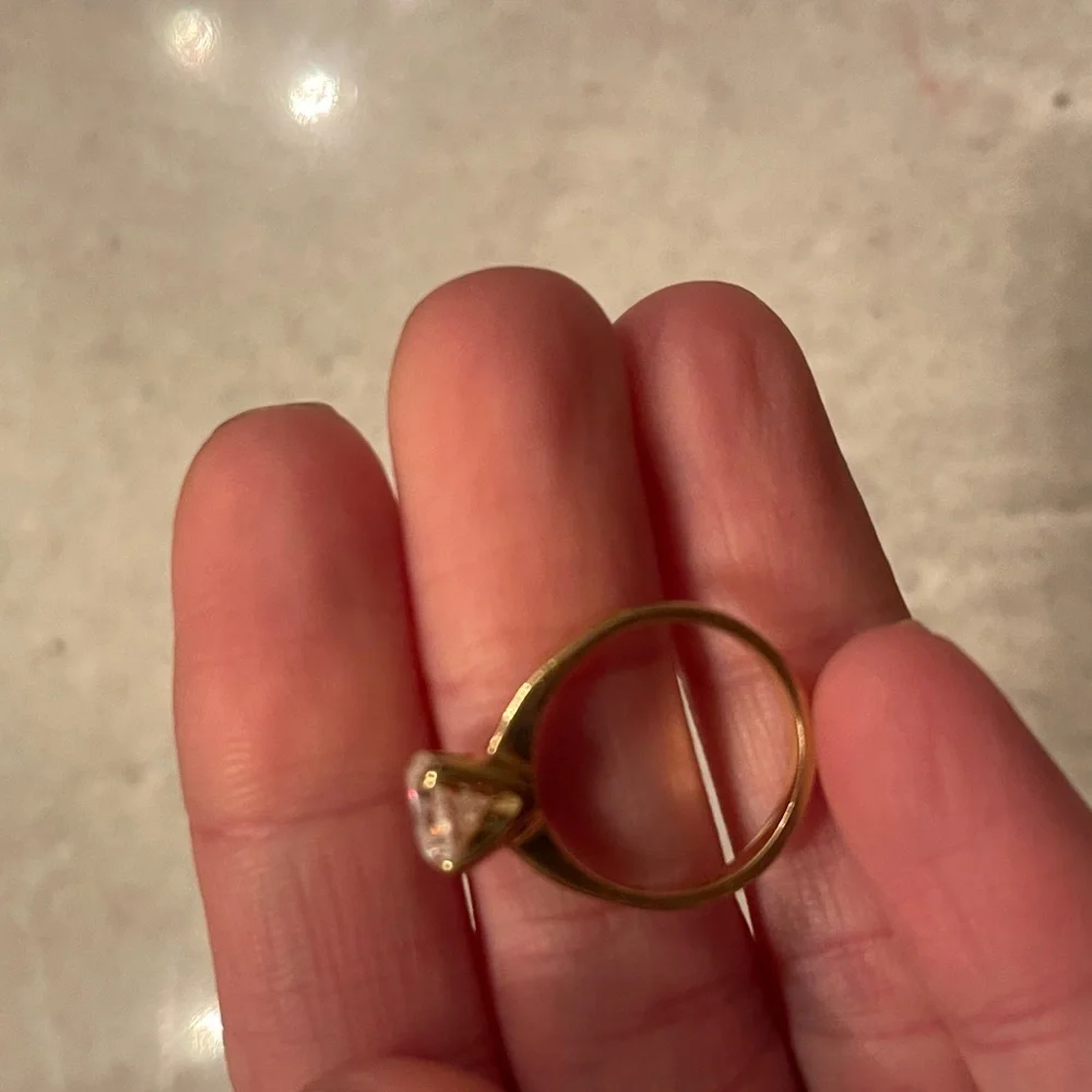 Vtg 14K solid Gold 1 Stone Cubic Zirconia Wedding engagement solitaire ring
